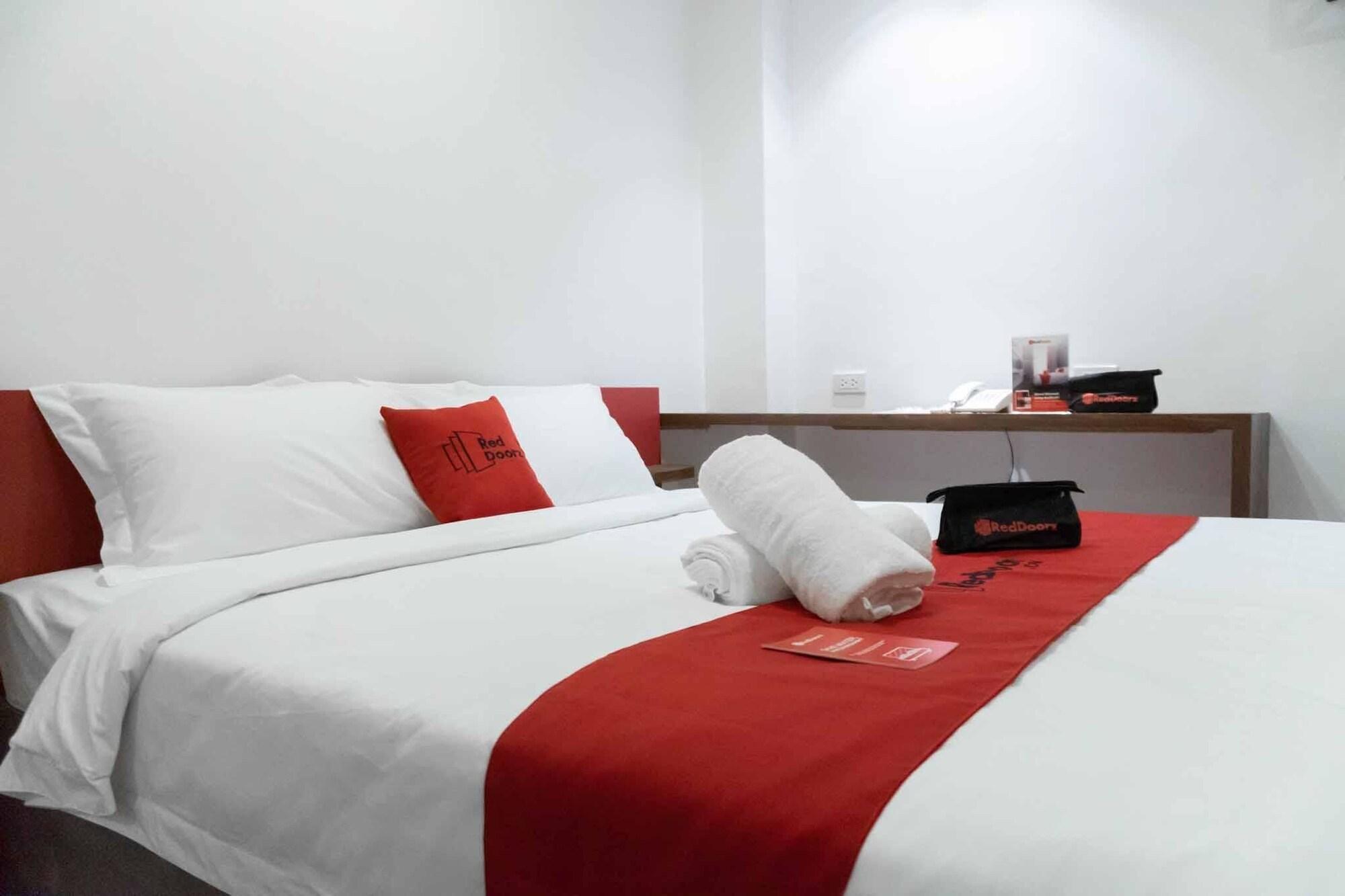 Reddoorz Plus At Mm Hotel Las Pinas Former Reddoorz Plus Near Bamboo Organ Las Piñas Exterior foto