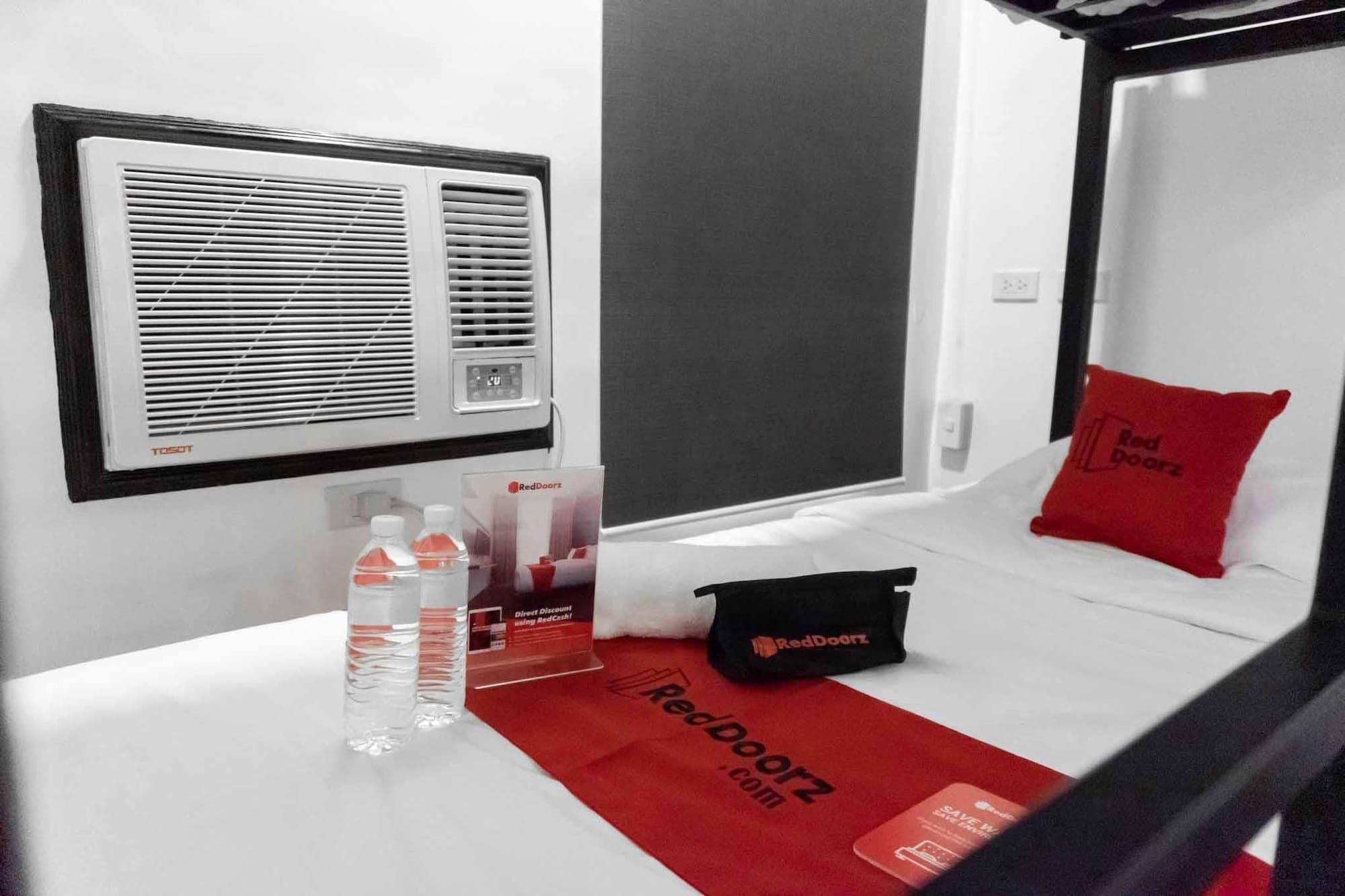 Reddoorz Plus At Mm Hotel Las Pinas Former Reddoorz Plus Near Bamboo Organ Las Piñas Exterior foto