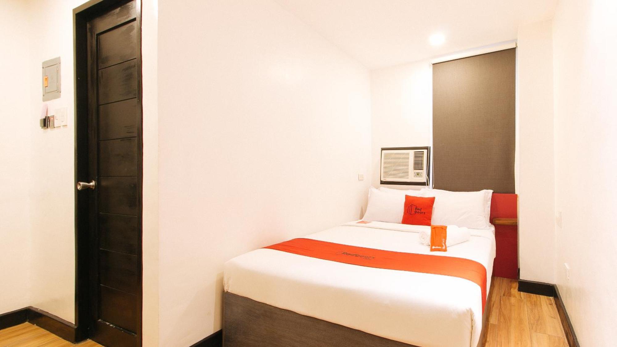 Reddoorz Plus At Mm Hotel Las Pinas Former Reddoorz Plus Near Bamboo Organ Las Piñas Exterior foto