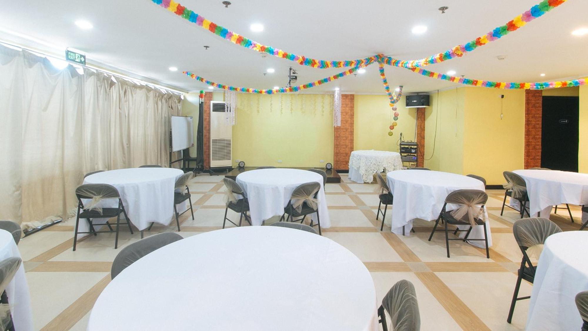 Reddoorz Plus At Mm Hotel Las Pinas Former Reddoorz Plus Near Bamboo Organ Las Piñas Exterior foto